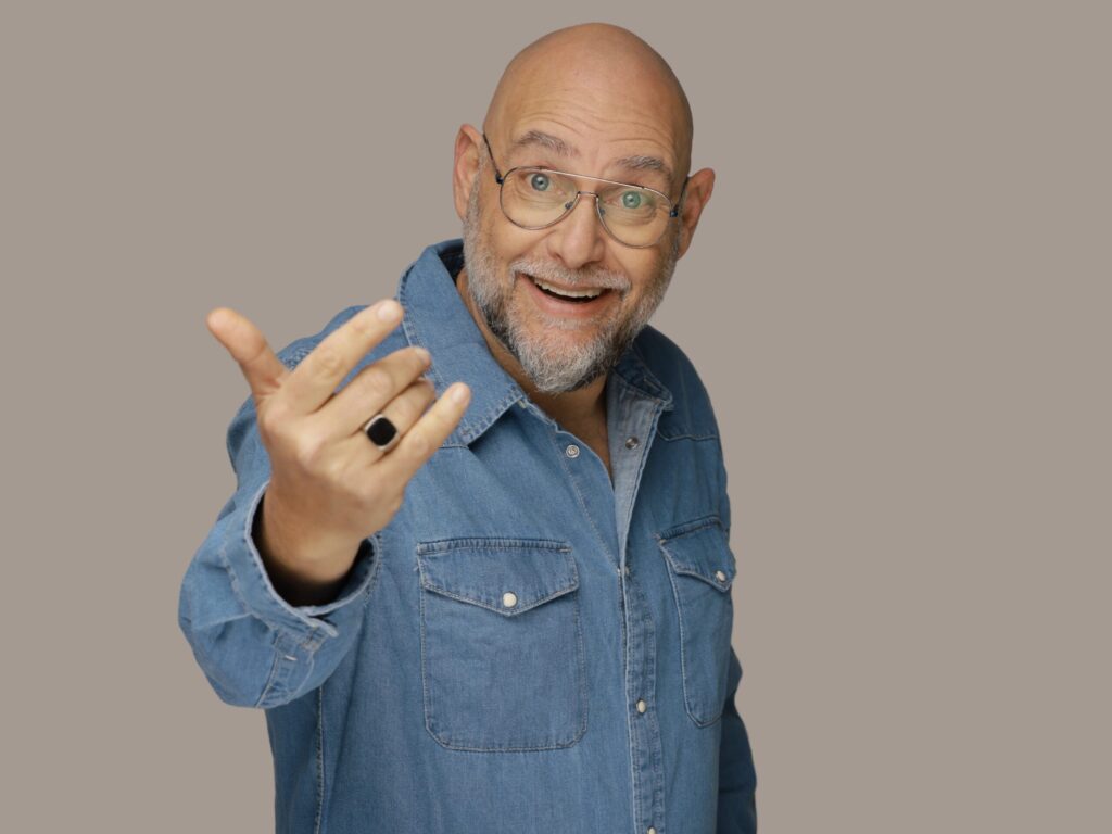 שיחה על הבמה עם צביקה הדר