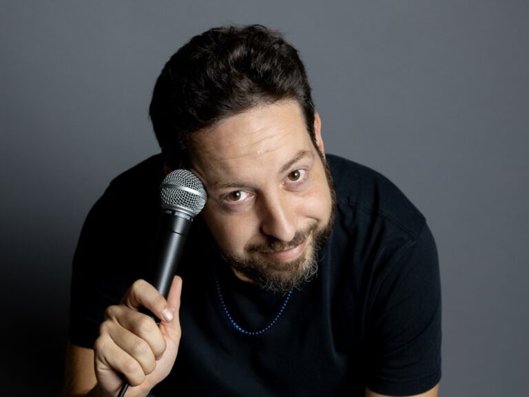 אוהד מימרן במופע סטנדאפ חדש