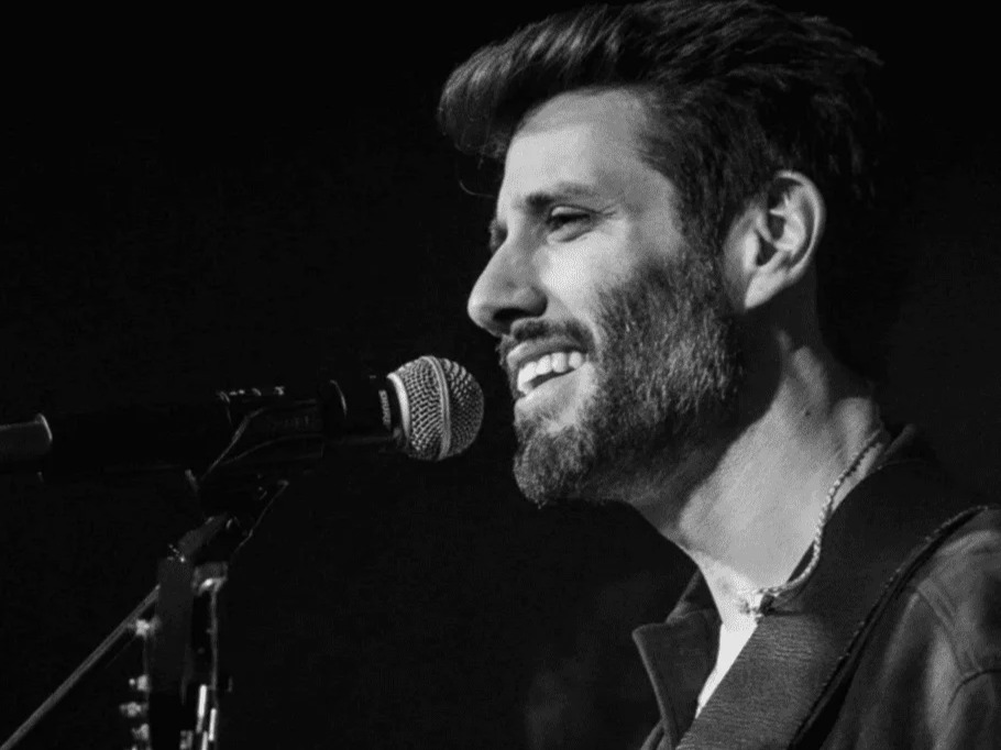 נועם בנאי - מופע אקוסטי